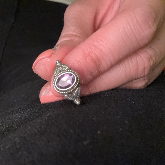 Pretty Silver Amethyst Ring - Picture 1 of 2
